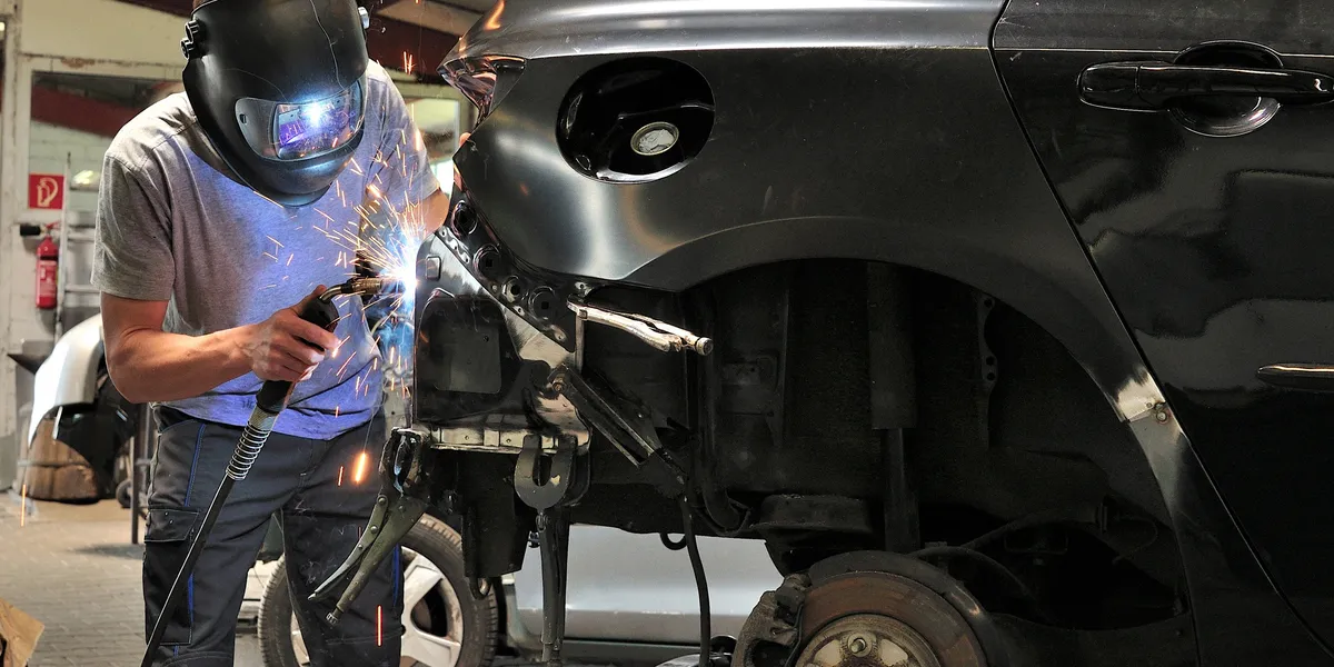 Auto repair facility imagery